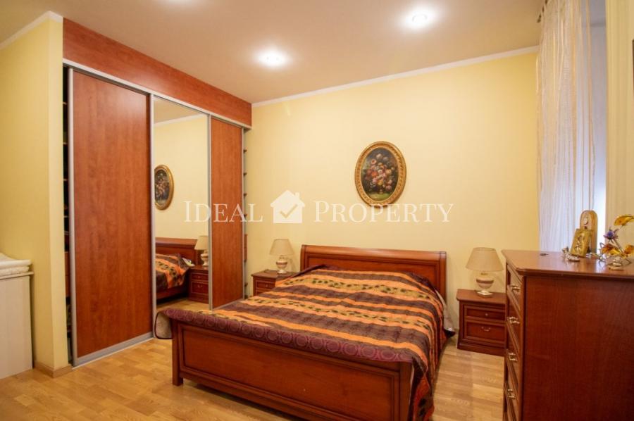 Apartment in the Quiet center, embassy district!