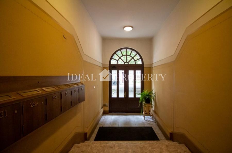 Apartment in the Quiet center, embassy district!