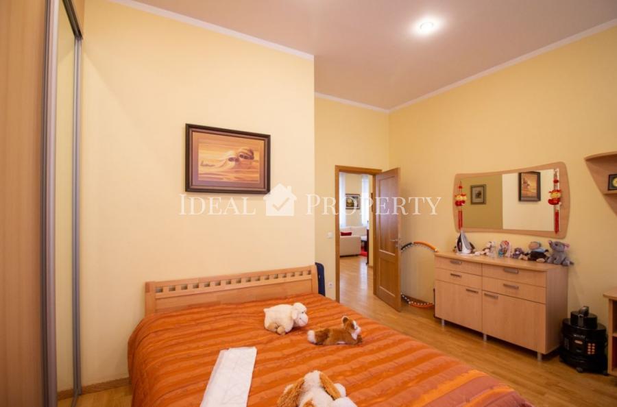 Apartment in the Quiet center, embassy district!