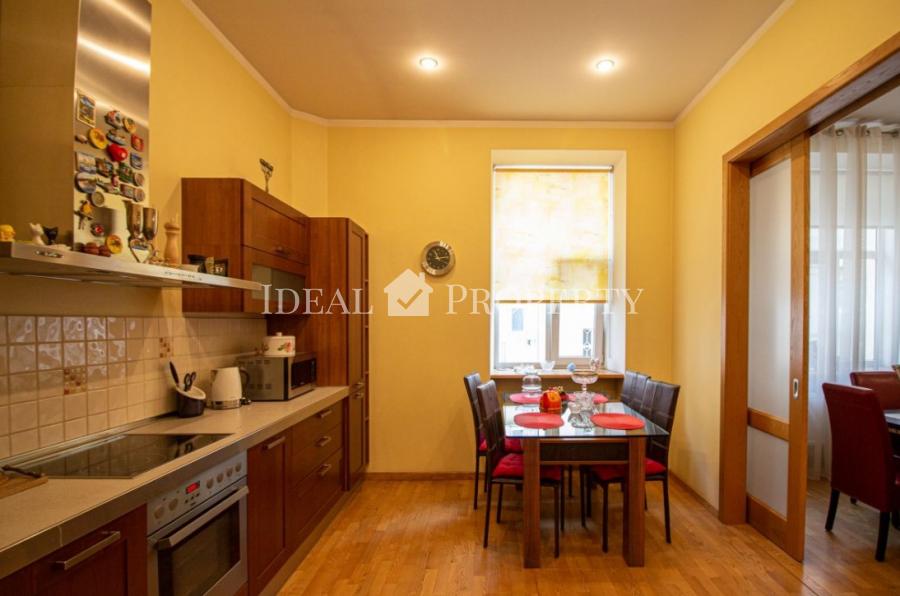 Apartment in the Quiet center, embassy district!