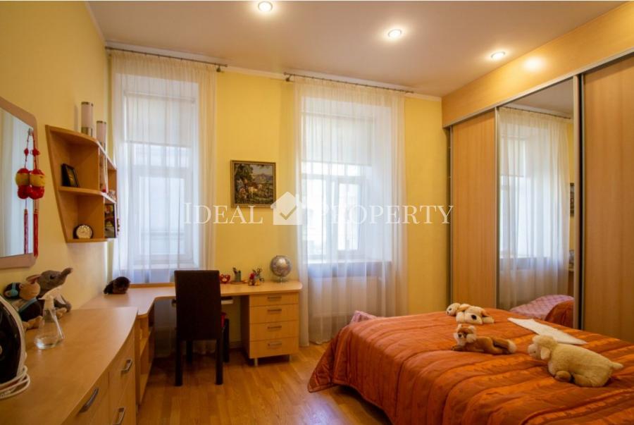 Apartment in the Quiet center, embassy district!