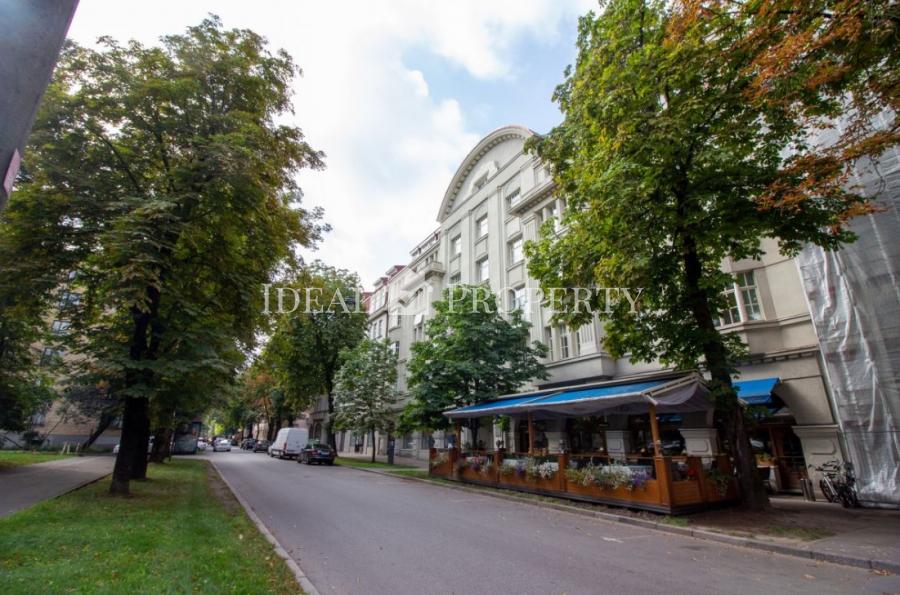 Apartment in the Quiet center, embassy district!