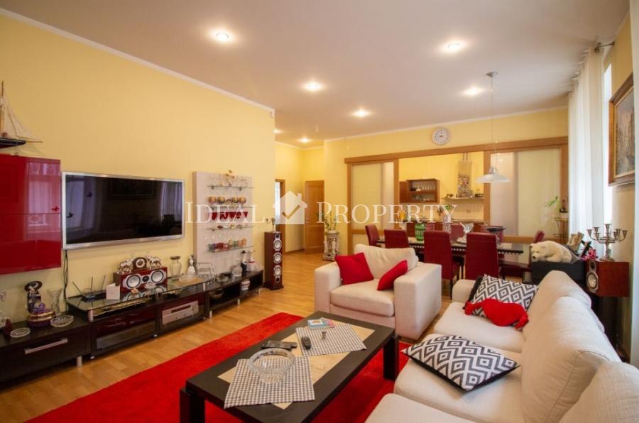 Apartment in the Quiet center, embassy district!