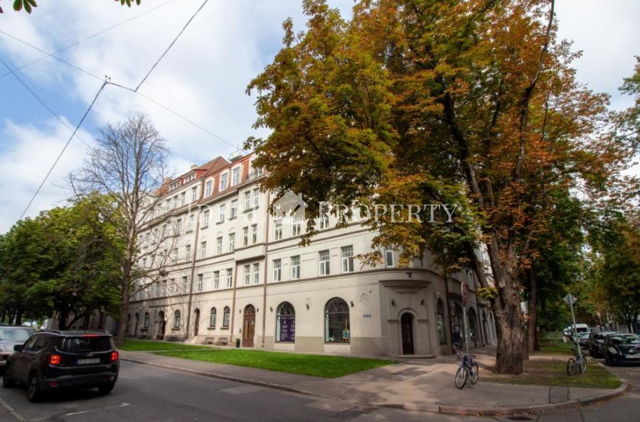 Apartment in the Quiet center, embassy district!