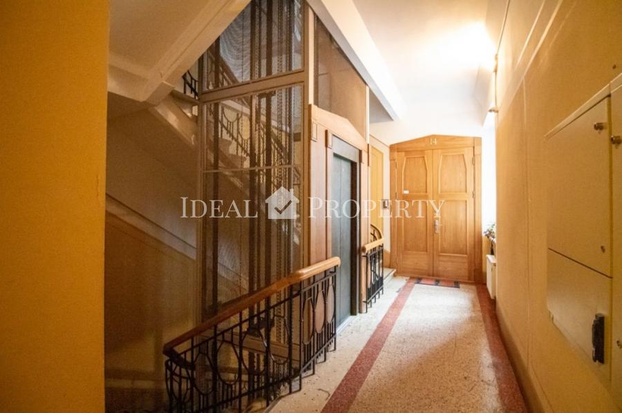 Apartment in the Quiet center, embassy district!