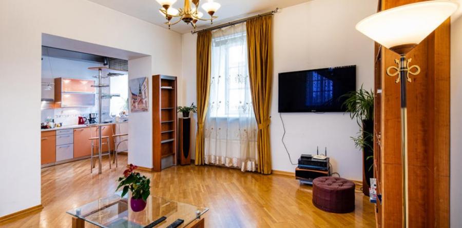 For rent 2 level 3 rooms (2 bedrooms) apartment in the Old Town.