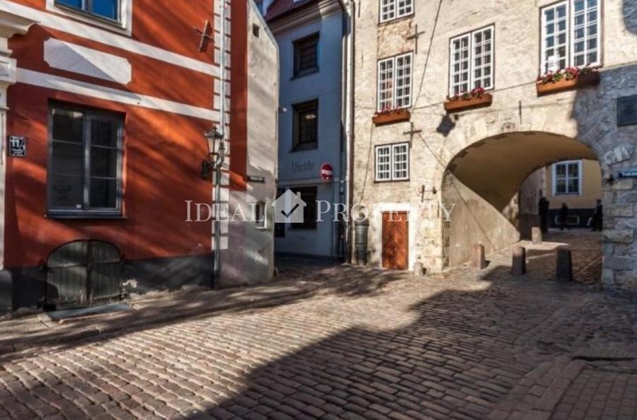 For sale a unique house in the heart of Riga Old Town. The house is located in a central, yet quiet place, near the Latvian parliament. 