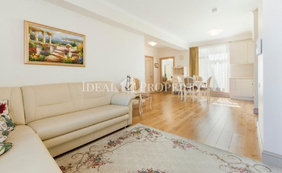 We offer a bright apartment on a quiet street in the city center. 