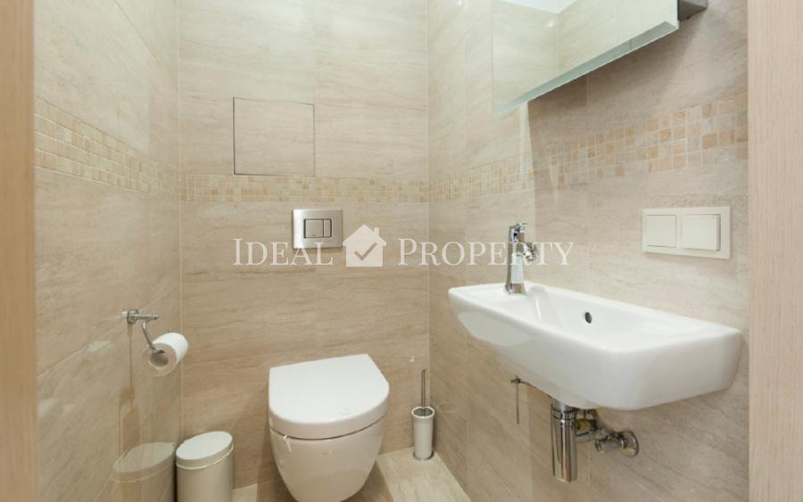 We offer a bright apartment on a quiet street in the city center. 