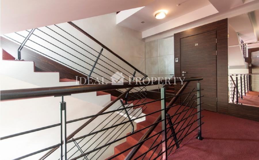 We offer a bright apartment on a quiet street in the city center. 