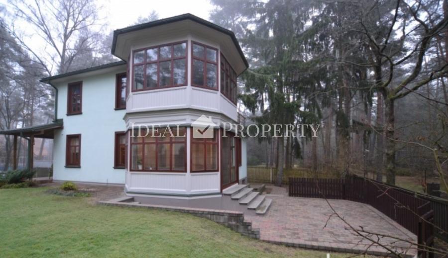 For rent we offer a cozy and beautiful house with a well-kept garden in Jurmala.