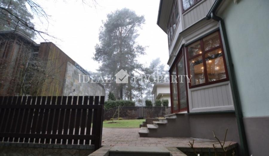 For rent we offer a cozy and beautiful house with a well-kept garden in Jurmala.