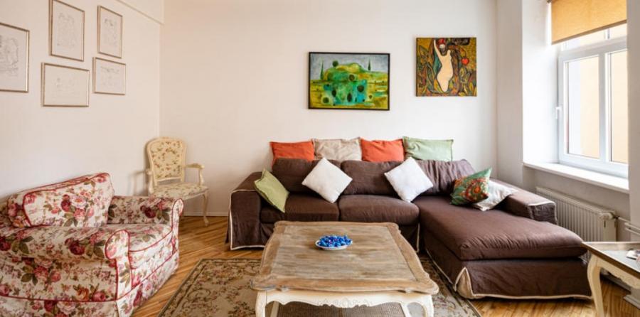 For sale bright and cozy apartment in the heart of Oldtown.