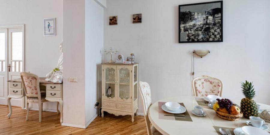 For sale bright and cozy apartment in the heart of Oldtown.