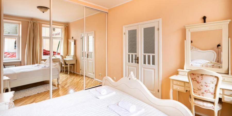 For sale bright and cozy apartment in the heart of Oldtown.