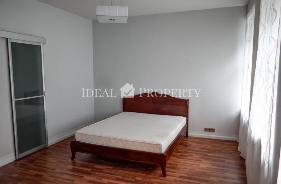 Bright and spacious apartment with quality repairs in a prestigious area.