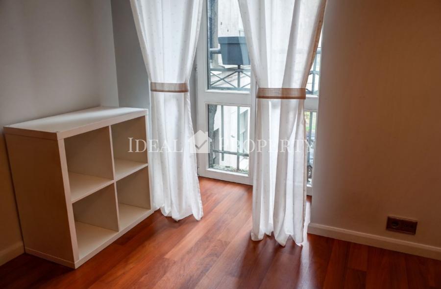 Bright and spacious apartment with quality repairs in a prestigious area.