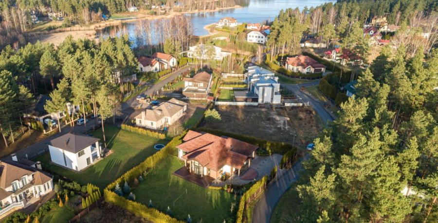 Pārdošanā skaists īpašums elitārajā ciematā  Garkalnes novada Sunīšos.