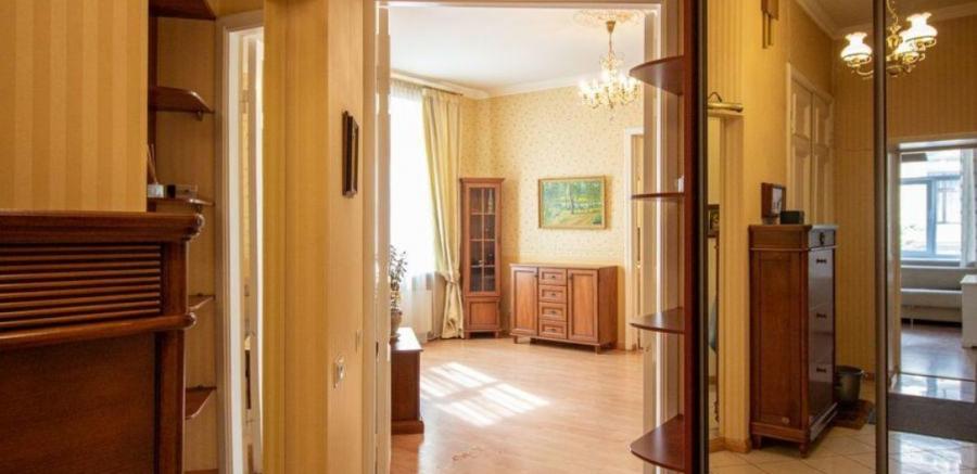 Apartment for rent in a renovated building in the very center of the city.