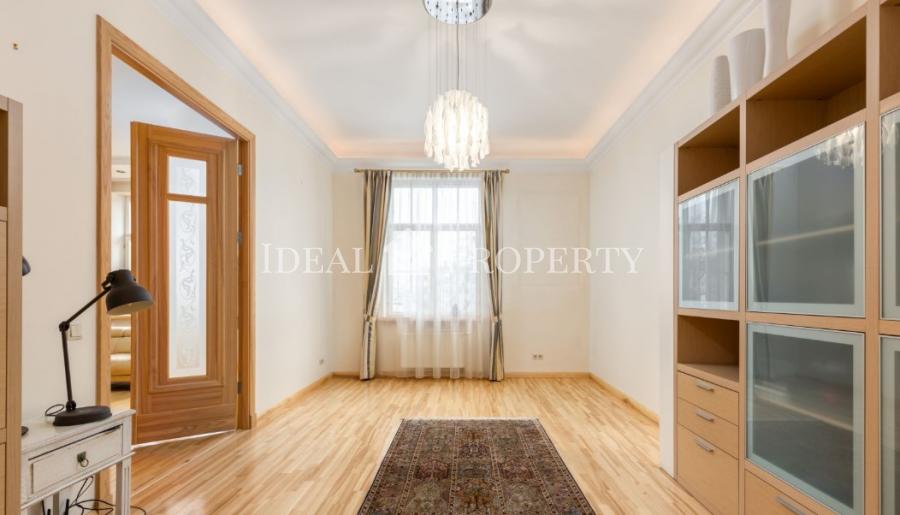 We offer to buy a magnificent and spacious apartment in the historical center of Riga, Ausekla street.