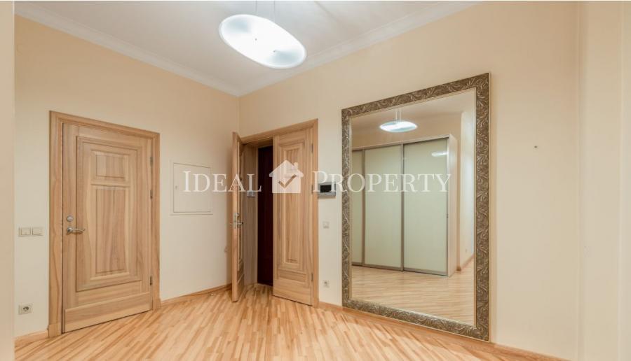 We offer to buy a magnificent and spacious apartment in the historical center of Riga, Ausekla street.