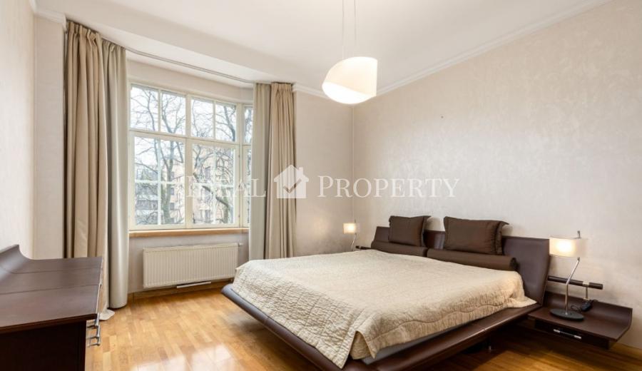 We offer to buy a magnificent and spacious apartment in the historical center of Riga, Ausekla street.