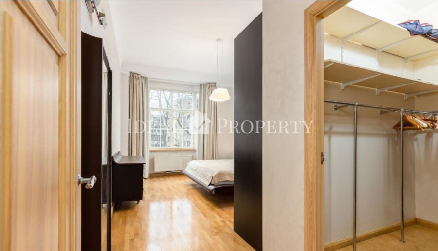 We offer to buy a magnificent and spacious apartment in the historical center of Riga, Ausekla street.