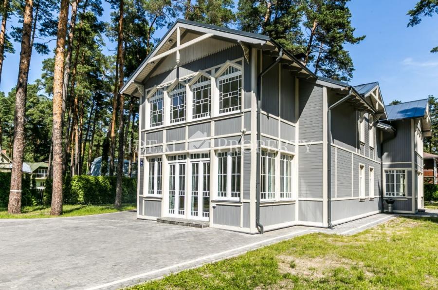 The project is located in the most prestigious district of Jurmala, in Bulduri, just 5 minutes from the Baltic beach.