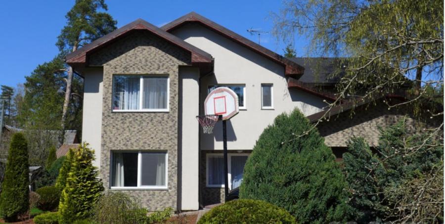 Tiek izīrēta māja Jūrmalā, Gulbju ielā Valteros.