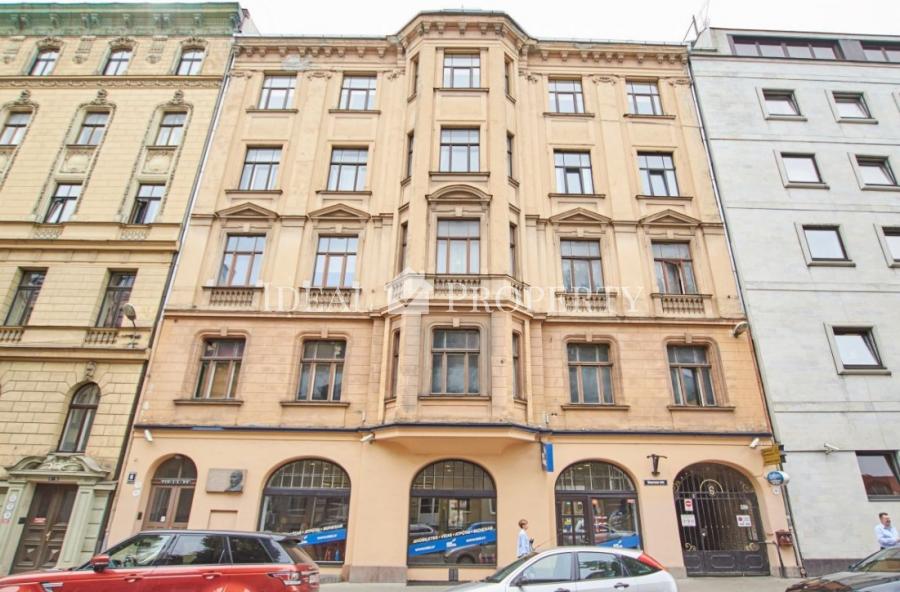 For rent a bright apartment in the center of Riga. 