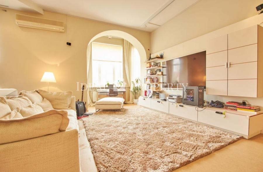 For rent a bright apartment in the center of Riga. 