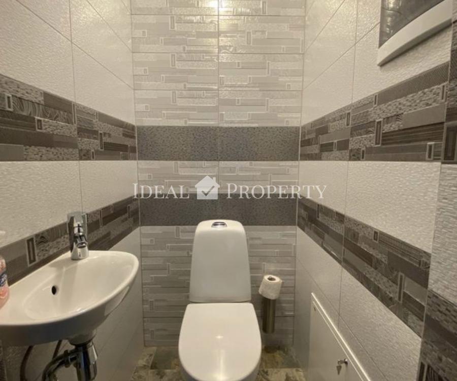 В тихом современном поселке, продается красивый и уютный дом+гостевой дом с баней.