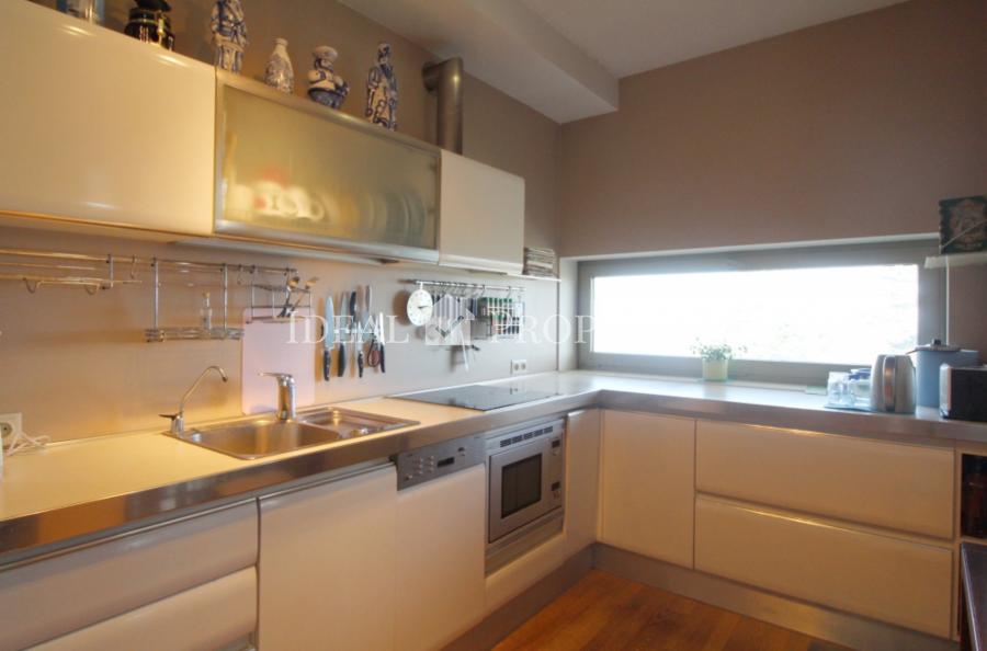 An exquisite apartment with the sea and dune views is available for rent.