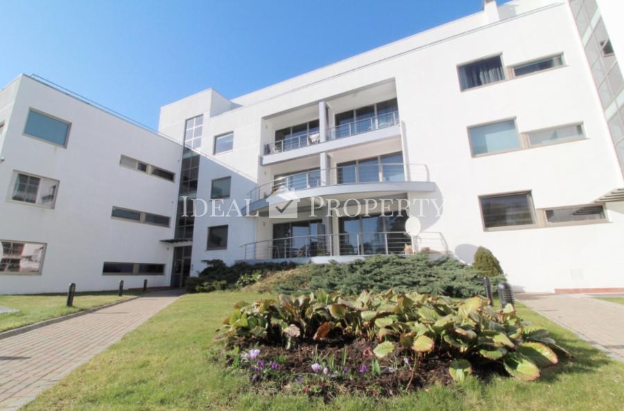 An exquisite apartment with the sea and dune views is available for rent.