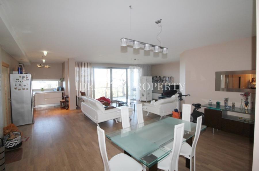 An exquisite apartment with the sea and dune views is available for rent.