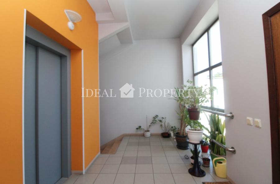 An exquisite apartment with the sea and dune views is available for rent.