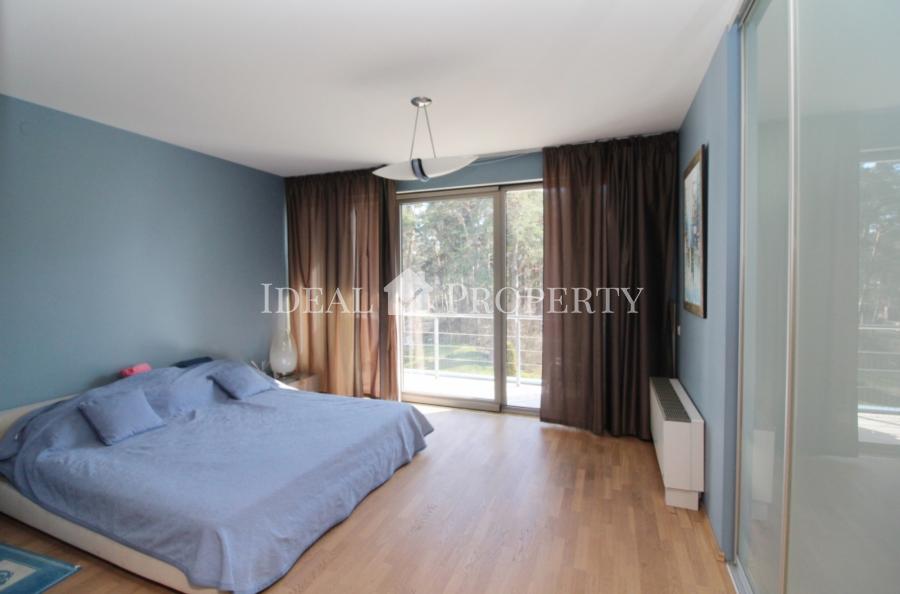 An exquisite apartment with the sea and dune views is available for rent.