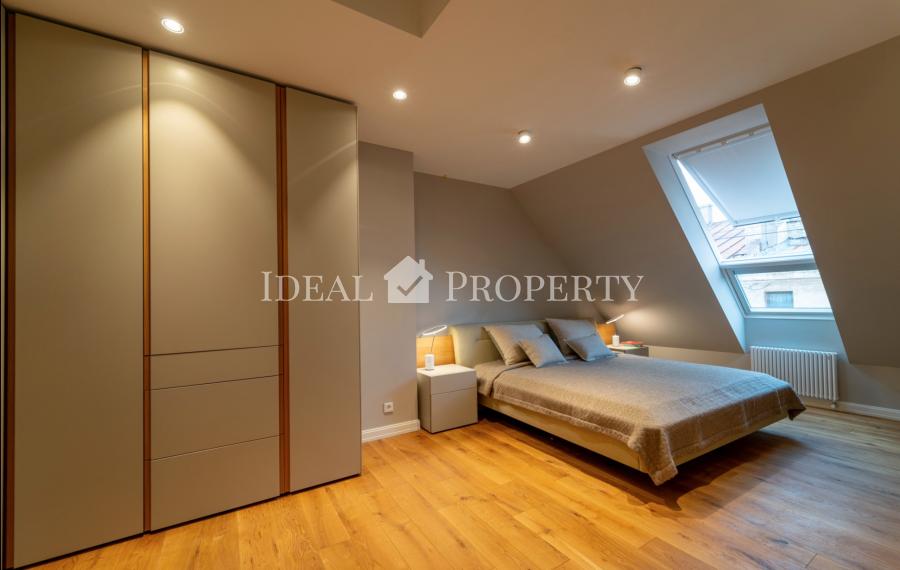 We offer to purchase a spacious and sophisticated 3 rooms apartment at Elizabetes street.