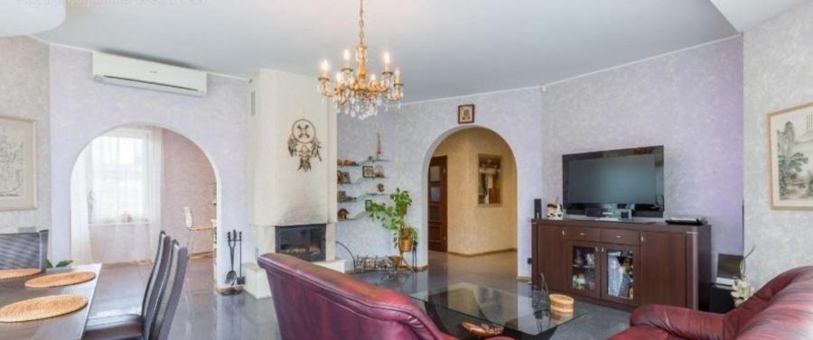 Piedāvājam iegādāties plašu un labiekārtotu privātmāju.