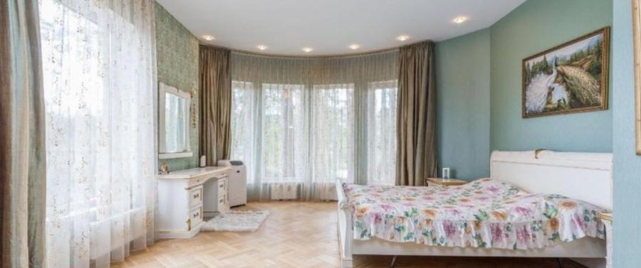 Piedāvājam iegādāties plašu un labiekārtotu privātmāju.