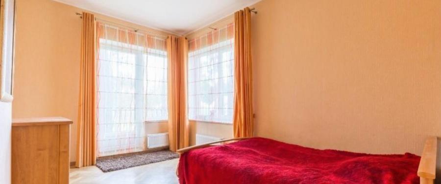 Piedāvājam iegādāties plašu un labiekārtotu privātmāju.