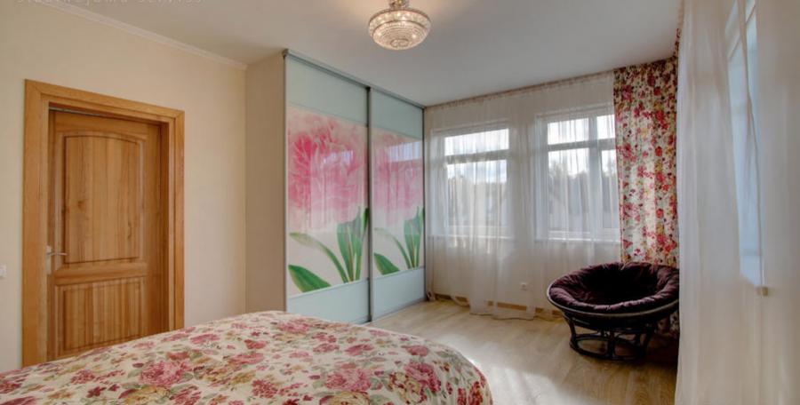 Предлагаем в долгосрочную аренду просторный полностью оборудованный дом. 