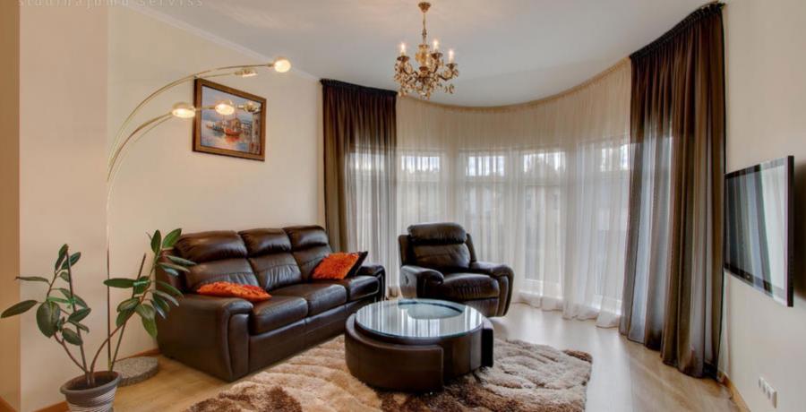 Предлагаем в долгосрочную аренду просторный полностью оборудованный дом. 