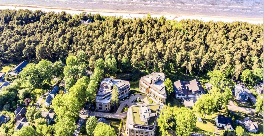 We offer apartment in a new project in Jurmala on the beach in the dune area.