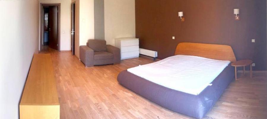 We offer for rent a furnished 4-room apartment, in the quiet center of Riga, next to Viesturdārzs park, in the project 