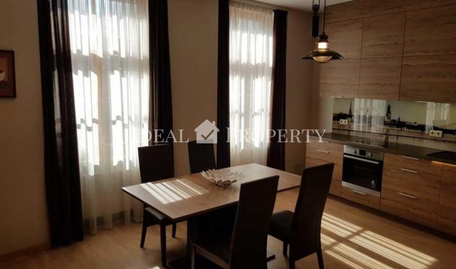 A modern 4rooms apartment in Old Town  for rent.