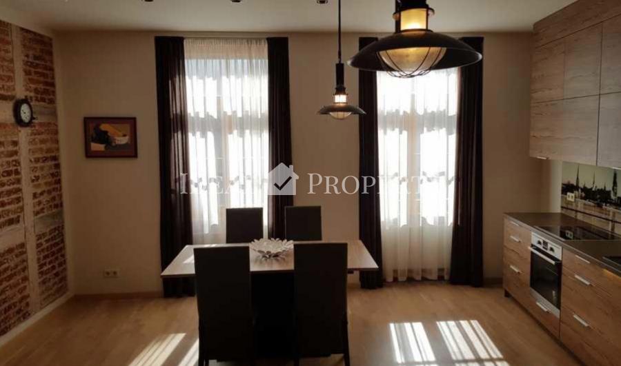 A modern 4rooms apartment in Old Town  for rent.