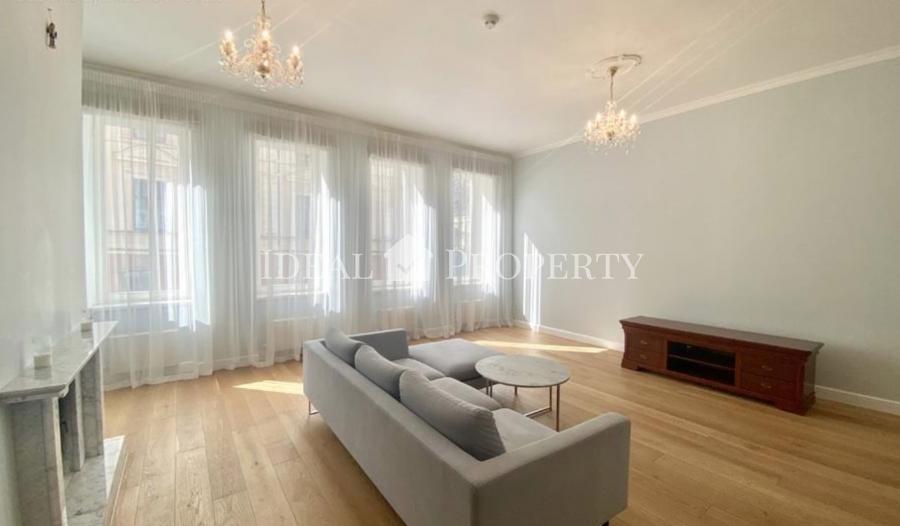  Exclusive apartment in prestigious quiet centre of Riga.