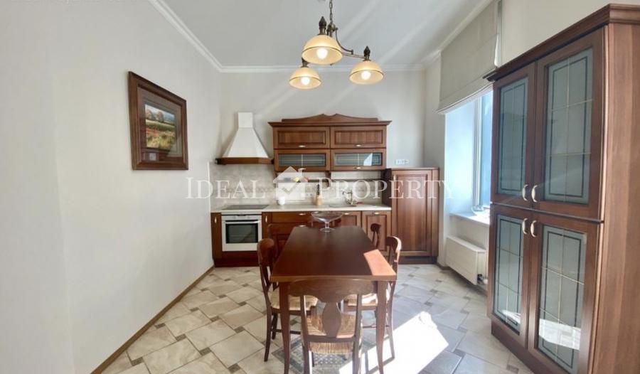  Exclusive apartment in prestigious quiet centre of Riga.