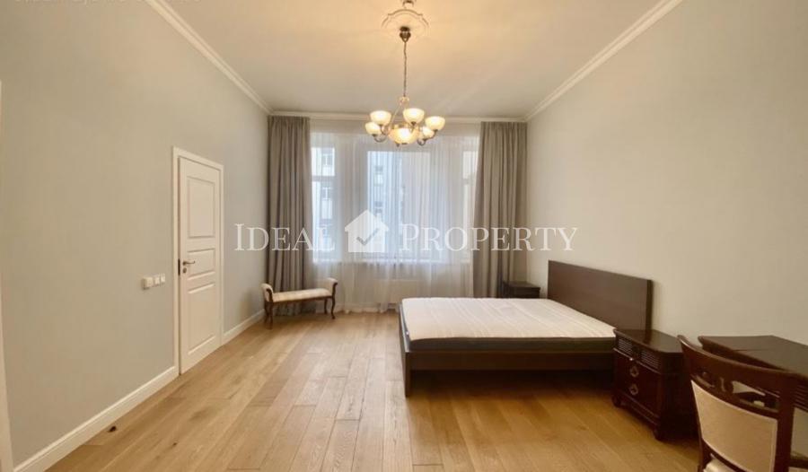  Exclusive apartment in prestigious quiet centre of Riga.